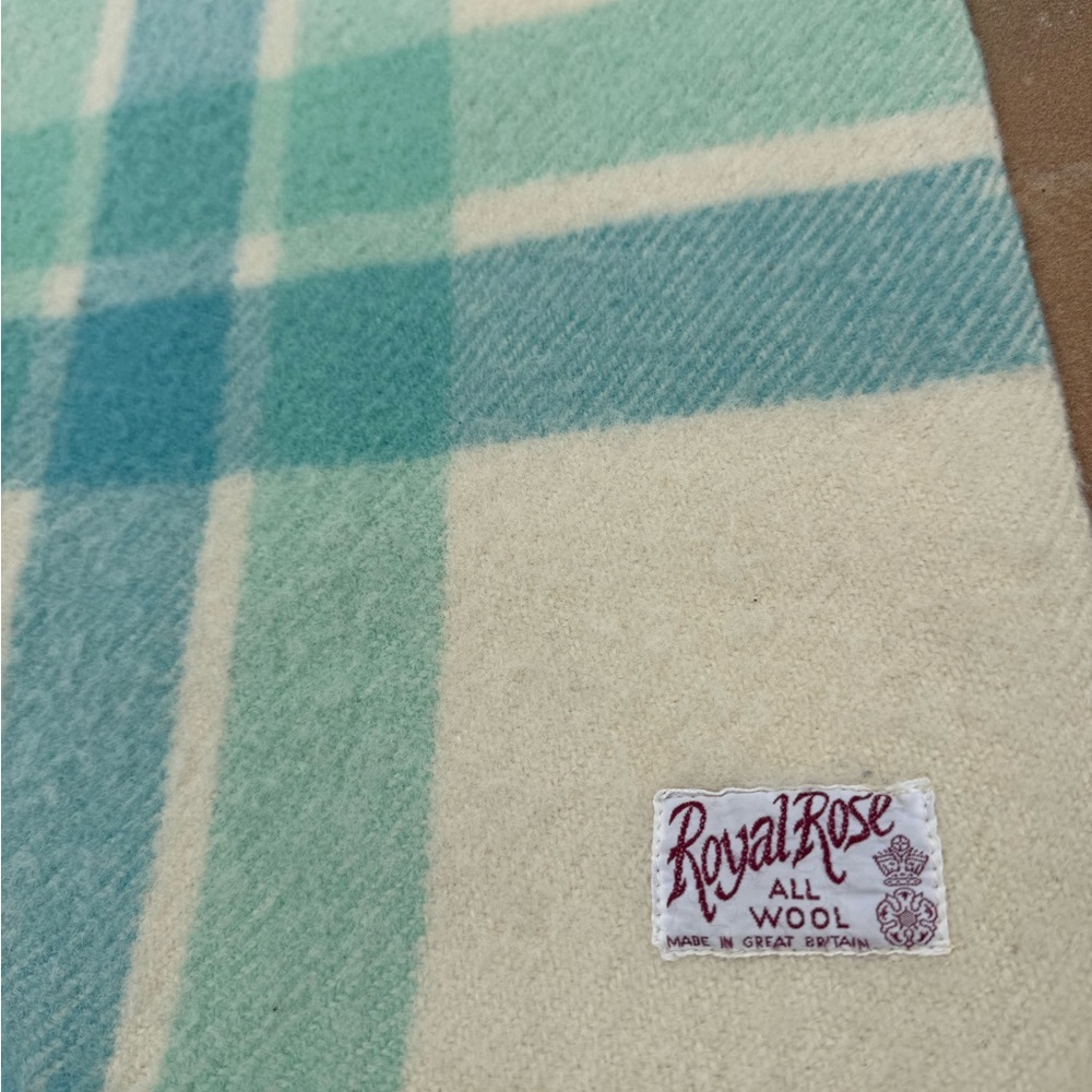 Vintage Royal Rose Wool Blanket Made in Great Britain Plaid Throw Fringe - Picture 3 of 9
